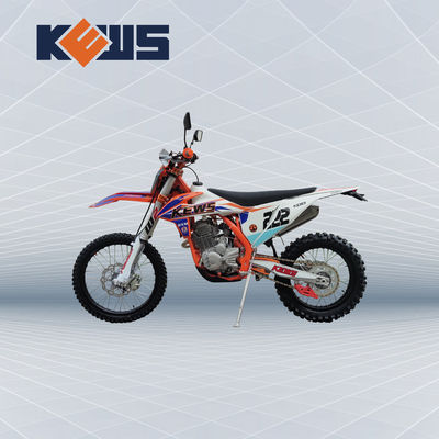 Ποδήλατο K20 ρύπου Cb-F250 Kews στο δρόμο από την οδική μοτοσικλέτα με το πλήρες σύνολο