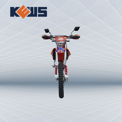 Ποδήλατο K20 ρύπου Cb-F250 Kews στο δρόμο από την οδική μοτοσικλέτα με το πλήρες σύνολο
