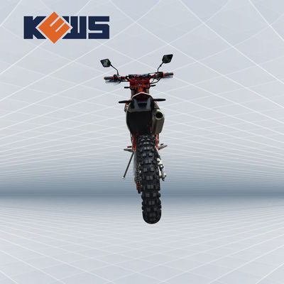 Ποδήλατο K20 ρύπου Cb-F250 Kews στο δρόμο από την οδική μοτοσικλέτα με το πλήρες σύνολο