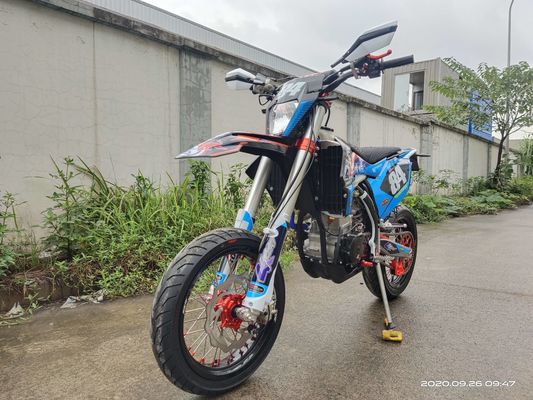 Τέσσερα έξοχα Motard κτυπήματος δροσισμένα νερό ποδήλατα Supermoto μοτοσικλετών μηχανών NC450