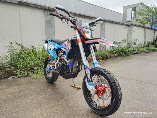 Τέσσερα έξοχα Motard κτυπήματος δροσισμένα νερό ποδήλατα Supermoto μοτοσικλετών μηχανών NC450