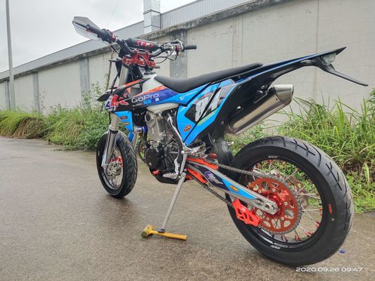 Τέσσερα έξοχα Motard κτυπήματος δροσισμένα νερό ποδήλατα Supermoto μοτοσικλετών μηχανών NC450